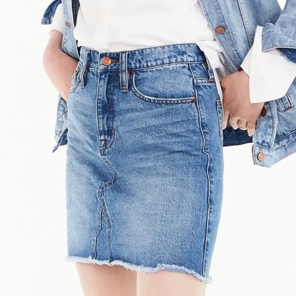 J. Crew Jean Denim skirt EUC raw hem size 26 / small